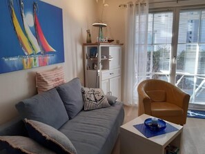 Unclassified image, 2 of 9, button