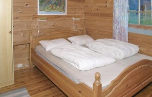 3 Schlafzimmer, Reisekinderbett
