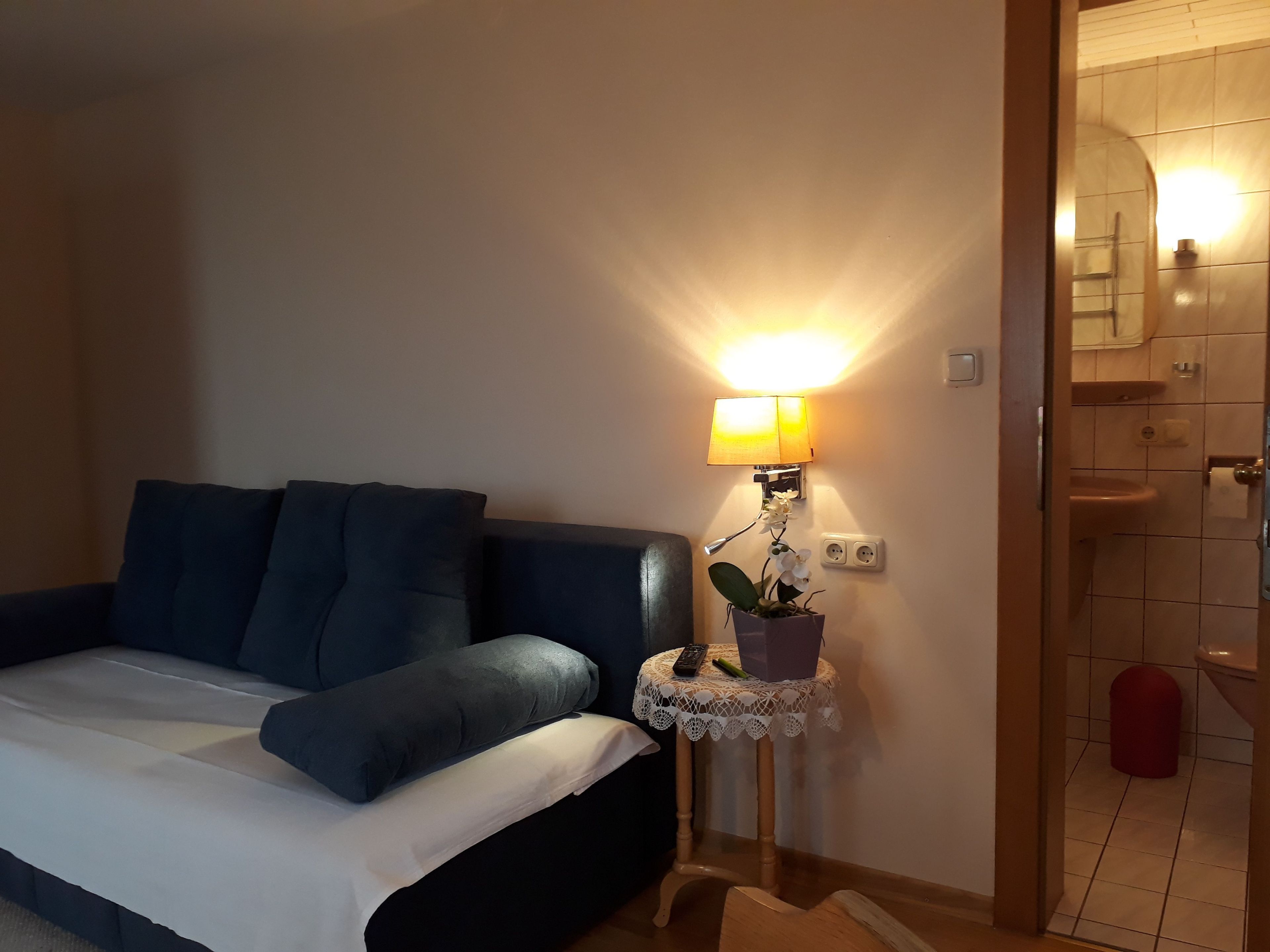 1 bedroom, bed sheets