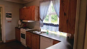 Fridge, stovetop, dishwasher, coffee/tea maker