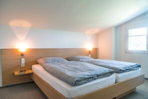 2 bedrooms, desk, travel cot, WiFi - Apartment 3 for 4 persons - Winzerhof Schmid (Schwaigern)