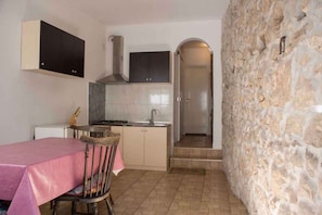 Fridge, stovetop, coffee/tea maker, toaster