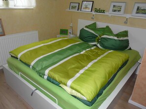 1 Schlafzimmer, Schreibtisch, WLAN, Bettwäsche