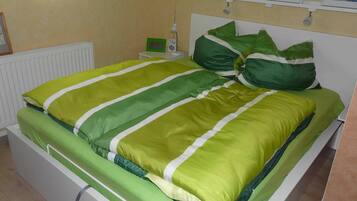 1 bedroom, desk, WiFi, bed sheets