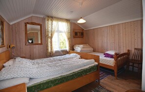 4 bedrooms, free WiFi, bed sheets