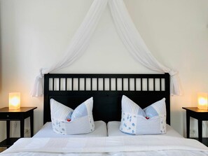 2 bedrooms, travel cot, WiFi