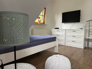 2 bedrooms, travel cot, WiFi, bed sheets