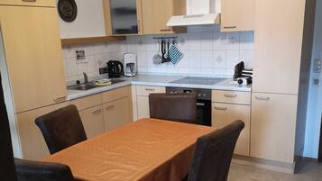 Kühlschrank, Ofen, Hochstuhl