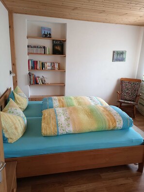 2 chambres, lit parapluie, draps fournis