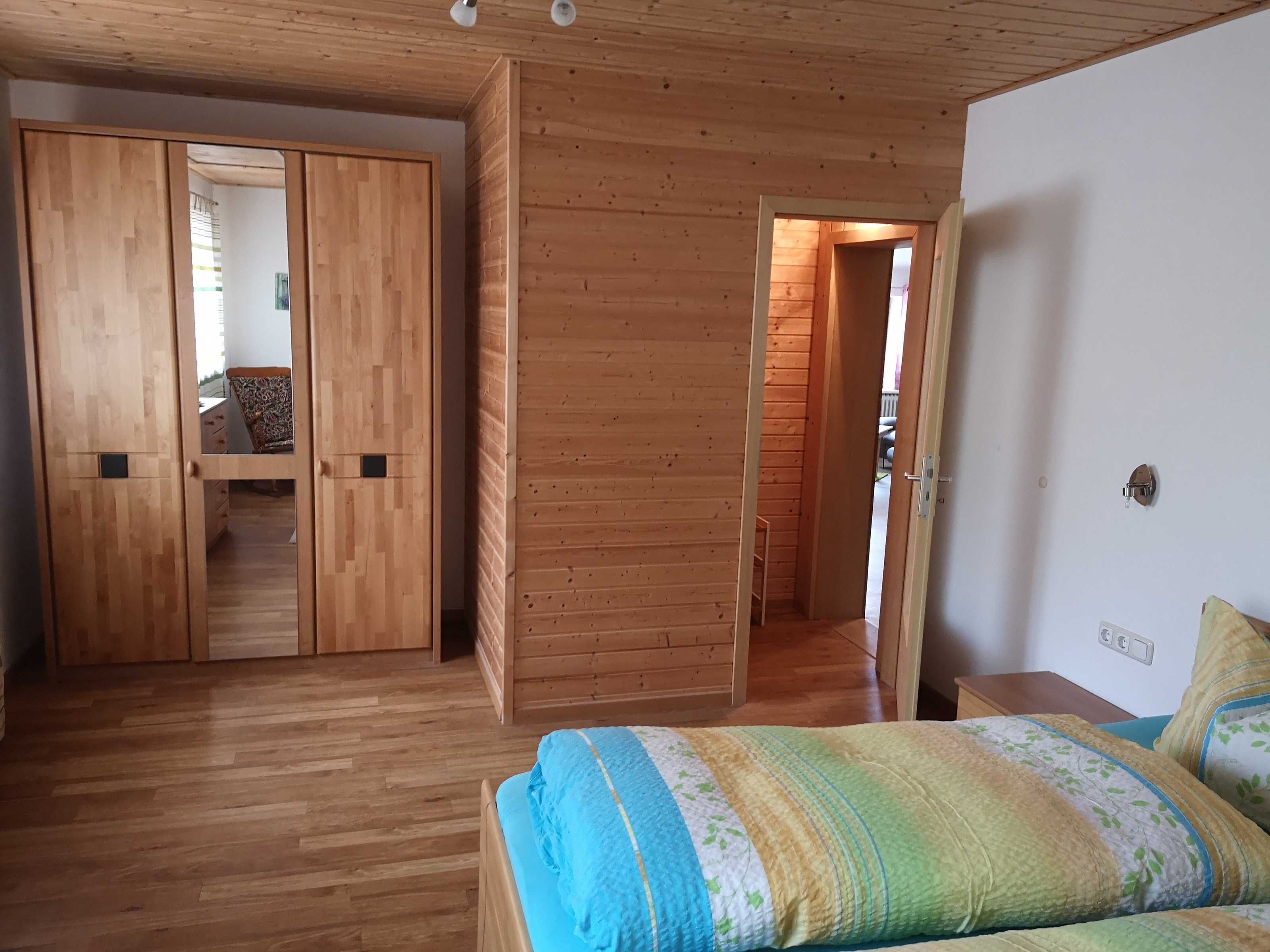 2 Schlafzimmer, Reisekinderbett, Bettwäsche
