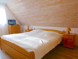 4 Schlafzimmer, Reisekinderbett, WLAN, Bettwäsche