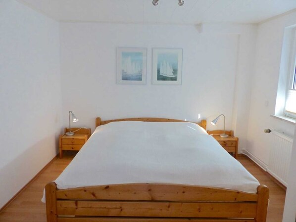 4 makuuhuonetta, vauvan matkasänky, Wi-Fi, vuodevaatteet