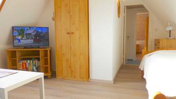 4 Schlafzimmer, Reisekinderbett, WLAN, Bettwäsche