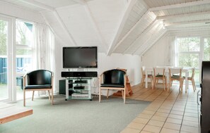 Fernseher, Kamin, DVD-Player