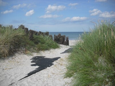 Close to a lake, 6 km to the Baltic Sea, hiking, cycling