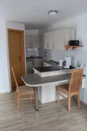 Fridge, oven, coffee/tea maker, electric kettle - Apartment Landberg 1 - To the little mermaid (Friedrichskoog)