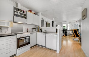 Réfrigérateur, plaque de cuisson, lave-vaisselle, cafetiÚre/bouilloire