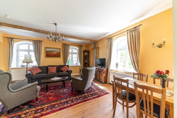 Unclassified image, 1 of 12, button