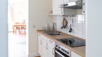 Kühlschrank, Ofen, Toaster, Hochstuhl