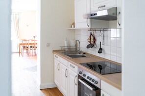 Kühlschrank, Ofen, Toaster, Hochstuhl