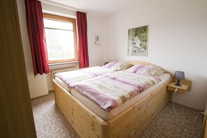 3 bedrooms, WiFi, bed sheets