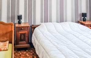 4 bedrooms, travel crib, free WiFi - Cozy home in Waimes with WiFi (Waimes)