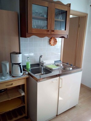 Kühlschrank, Herdplatte, Toaster, Hochstuhl
