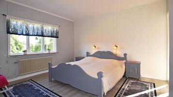 4 habitaciones, cuna de viaje, wifi gratis y ropa de cama