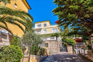 Exterior - Holiday apartment with balcony and air conditioning (Crikvenica)