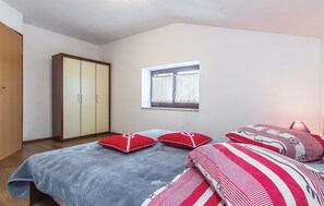 2 bedrooms, free WiFi, bed sheets - Nice apartment in Veli Jezenj with WiFi (Veli Jezenj)