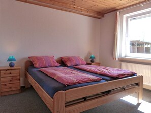 2 chambres, lit de bébé portatif, Wi-Fi, literie fournie