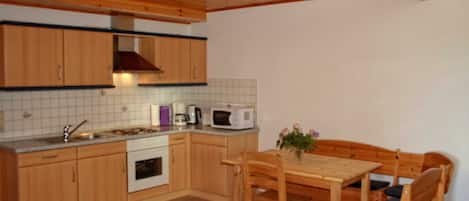 Fridge, oven, high chair