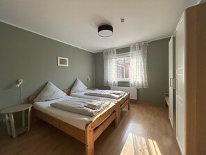 4 chambres, fer et planche à repasser, lit parapluie, Wi-Fi