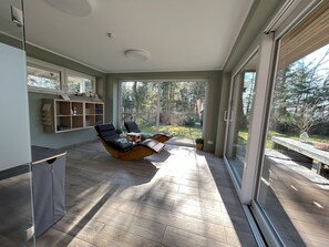 Unclassified image, 4 of 52, button