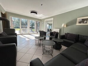 Unclassified image, 2 of 52, button