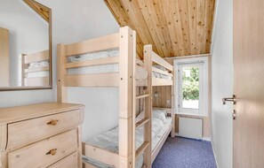 3 bedrooms, travel crib, free WiFi