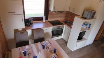 Kühlschrank, Mikrowelle, Ofen, Geschirrspüler