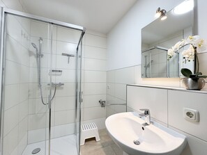 Douche, sèche-cheveux
