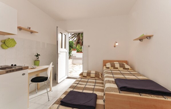 3 bedrooms, free WiFi, bed sheets