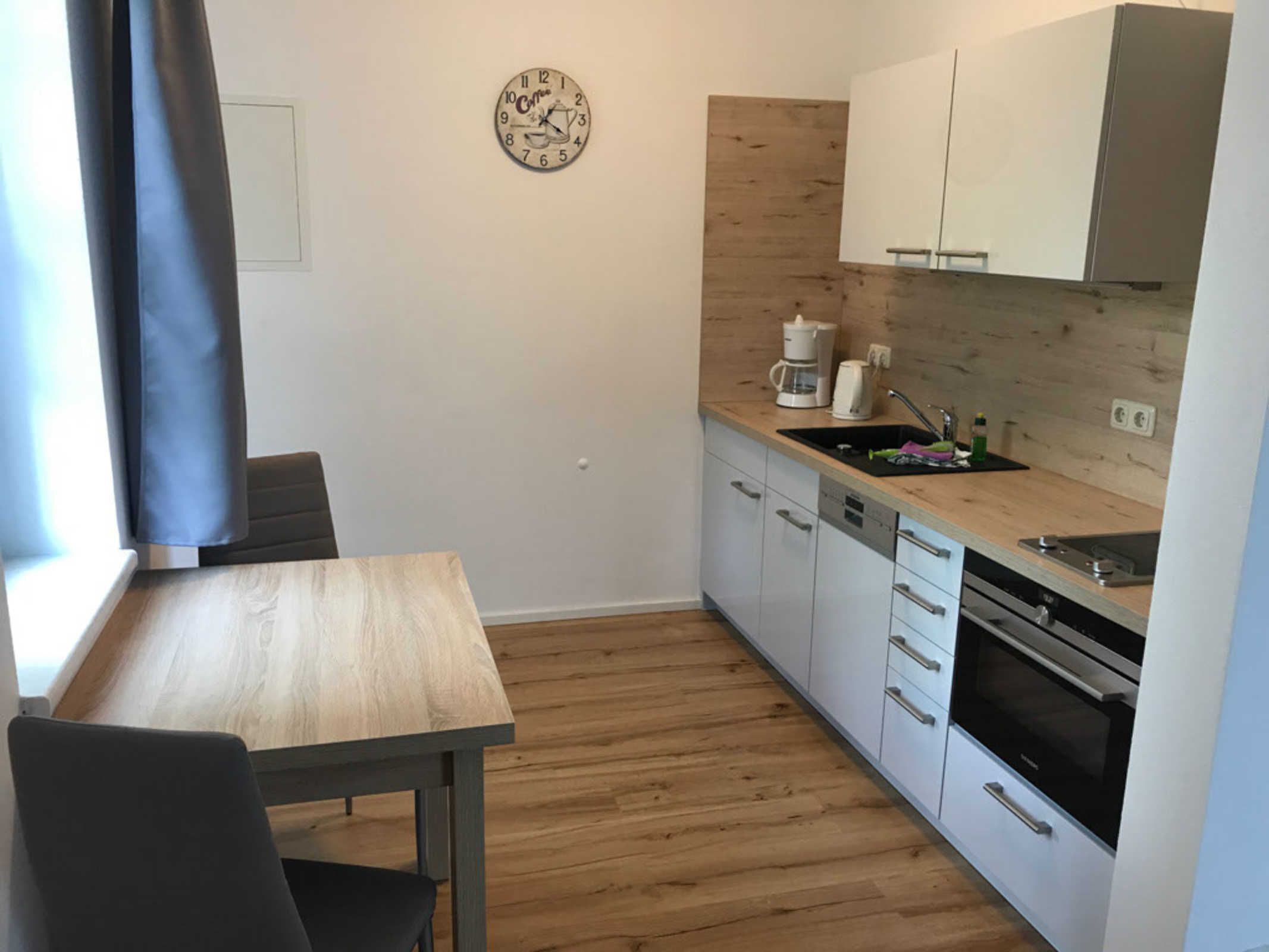 Kühlschrank, Mikrowelle, Ofen, Geschirrspüler