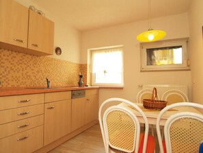 Kühlschrank, Mikrowelle, Geschirrspüler