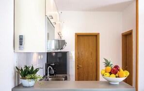 Kühlschrank, Herdplatte, Geschirrspüler