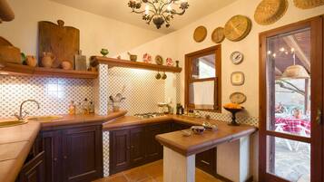 Geladeira, cooktop, lava-louças