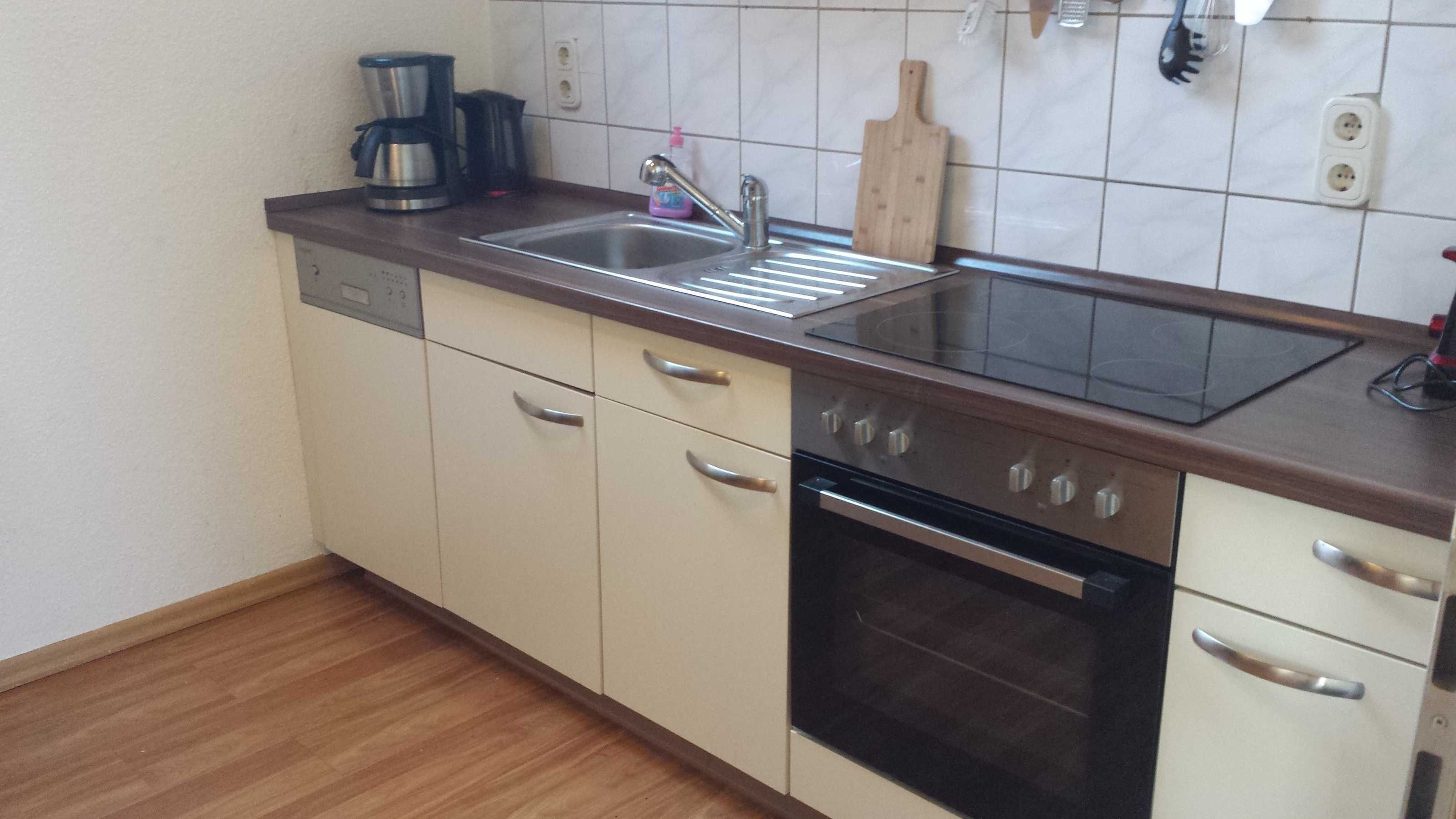 Kühlschrank, Mikrowelle, Ofen, Geschirrspüler