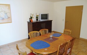 Dining - Nice home in Faßberg/Heidesee with WiFi (Faßberg/Heidesee)