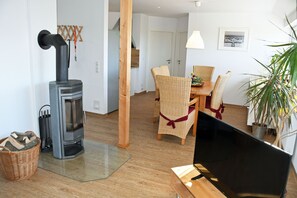 Dining - Vacation apartment Rapsblüte with fireplace and balcony - Holiday apartments in Lipsitz auf (Thesenvitz)