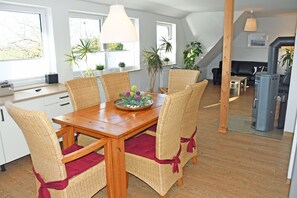 Dining - Vacation apartments in Lipsitz on Rügen - Holiday apartment Rapsblüte with fireplace and (Thesenvitz)