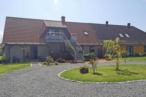 Exterior - Vacation apartments in Lipsitz on Rügen - Holiday apartment Rapsblüte with fireplace and (Thesenvitz)