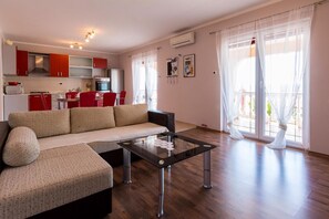 TV - Holiday apartment with air conditioning and WLAN (Crikvenica)