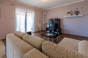 TV - Holiday apartment with air conditioning and WLAN (Crikvenica)
